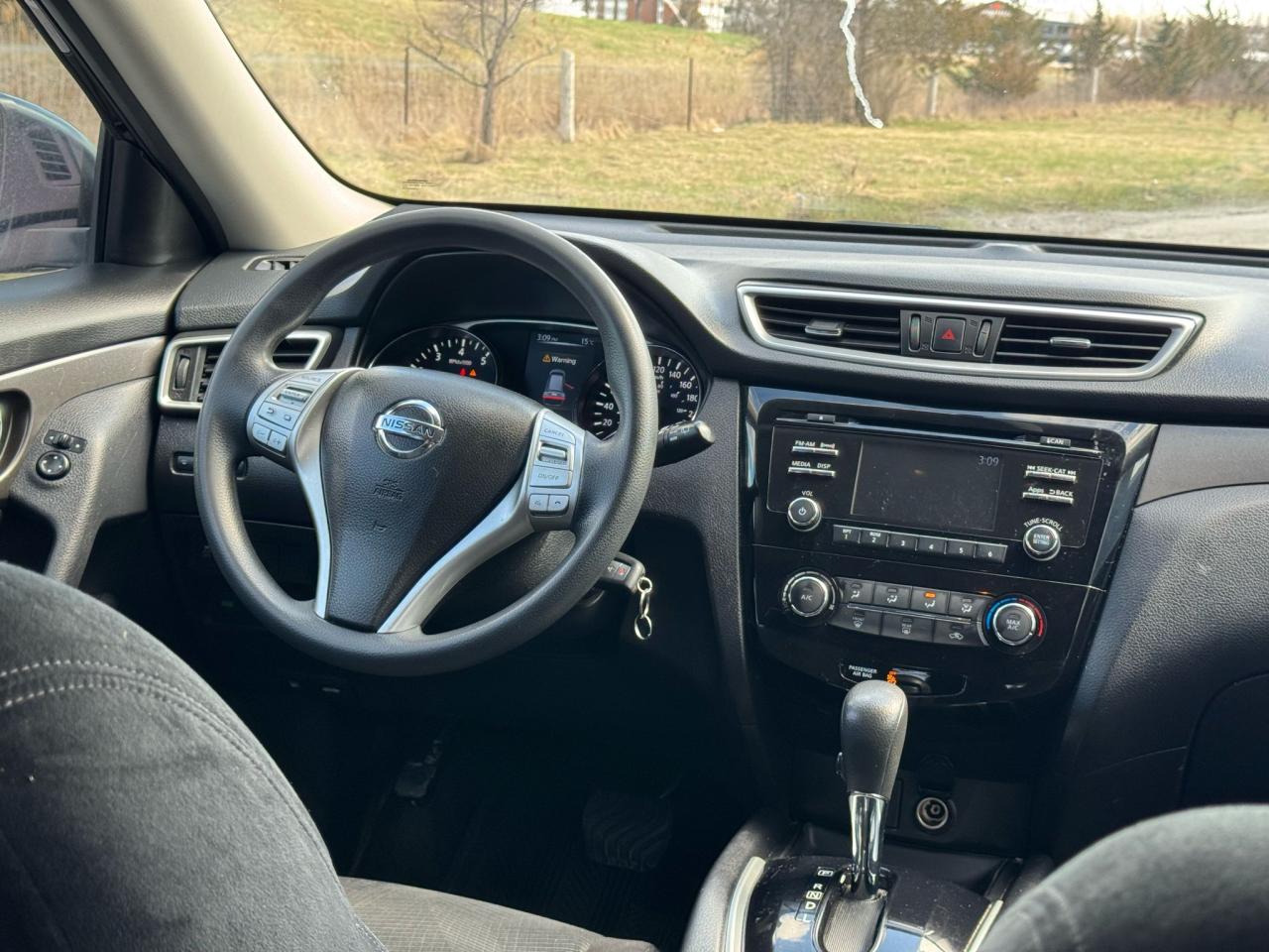 2015 Nissan Rogue S | LOW KM | BACKUP CAM | HTD SEATS | Photo9
