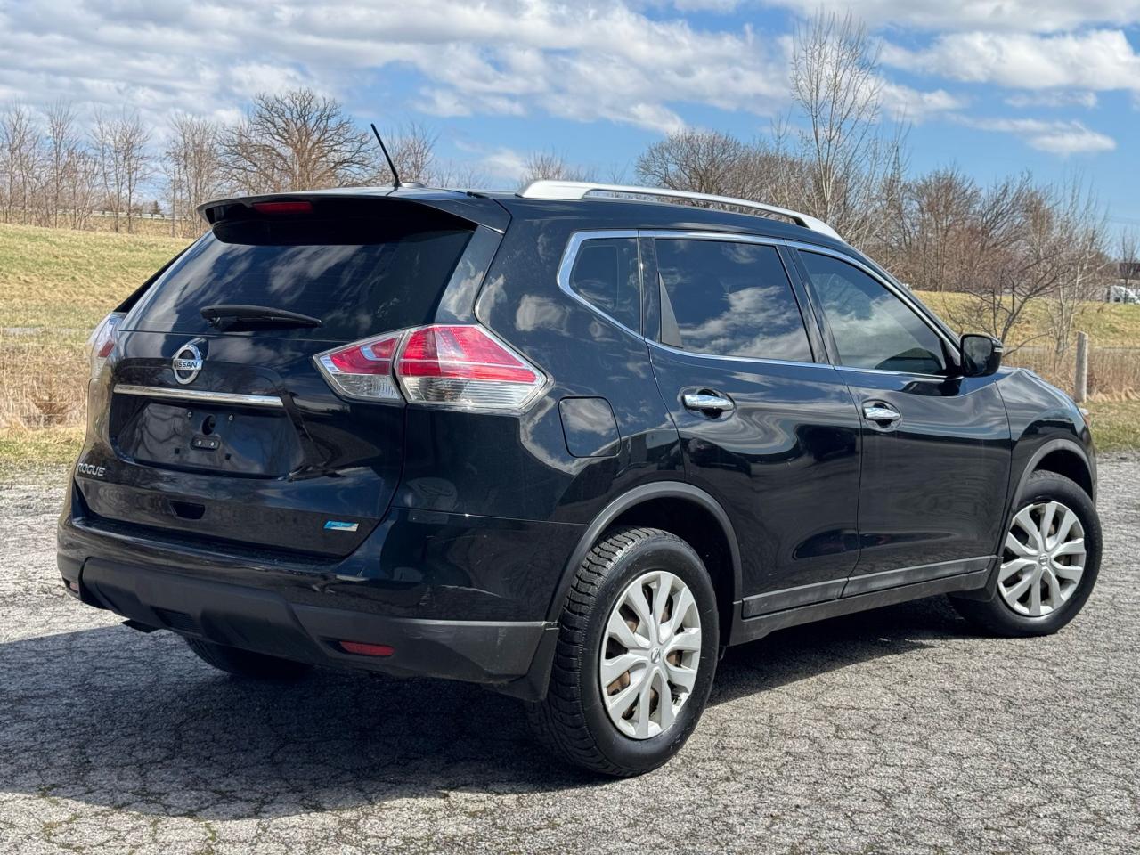 2015 Nissan Rogue S | LOW KM | BACKUP CAM | HTD SEATS | Photo4