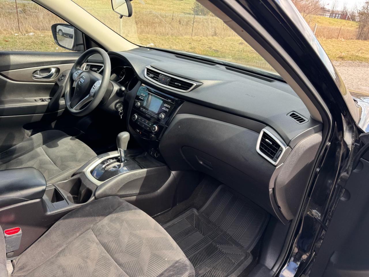 2015 Nissan Rogue S | LOW KM | BACKUP CAM | HTD SEATS | Photo6
