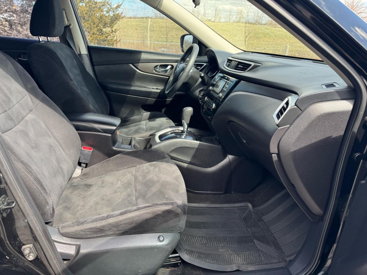 2015 Nissan Rogue S | LOW KM | BACKUP CAM | HTD SEATS | Photo5