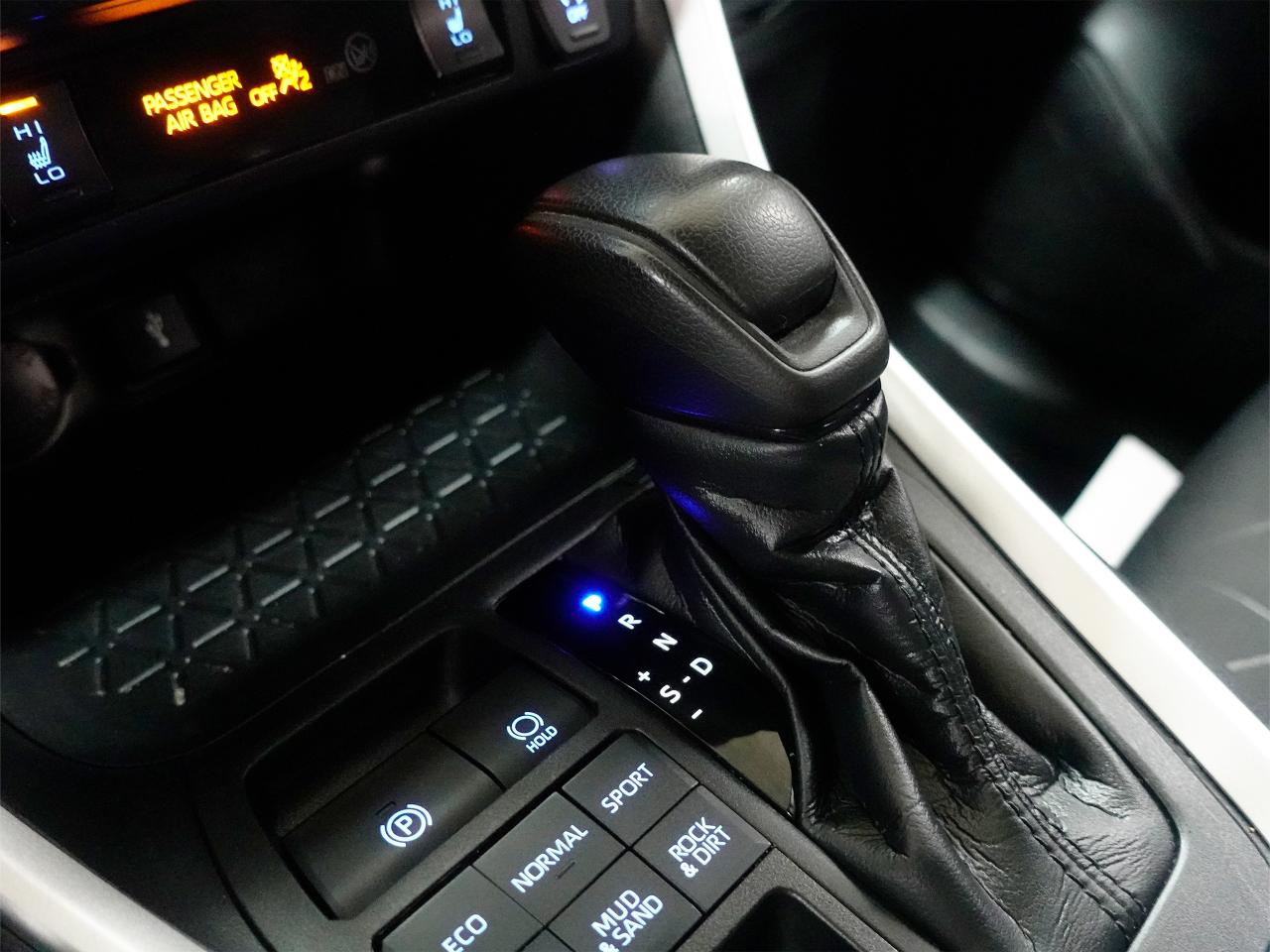 2021 Toyota RAV4 XLE | AWD | Sunroof | Heated Seats | BSM | CarPlay
