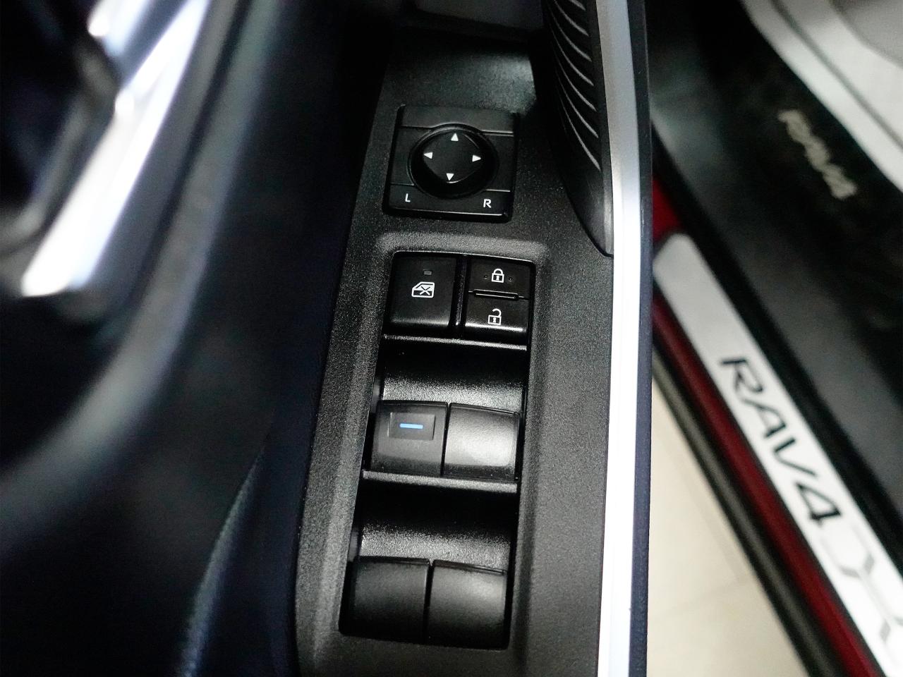 2021 Toyota RAV4 XLE | AWD | Sunroof | Heated Seats | BSM | CarPlay