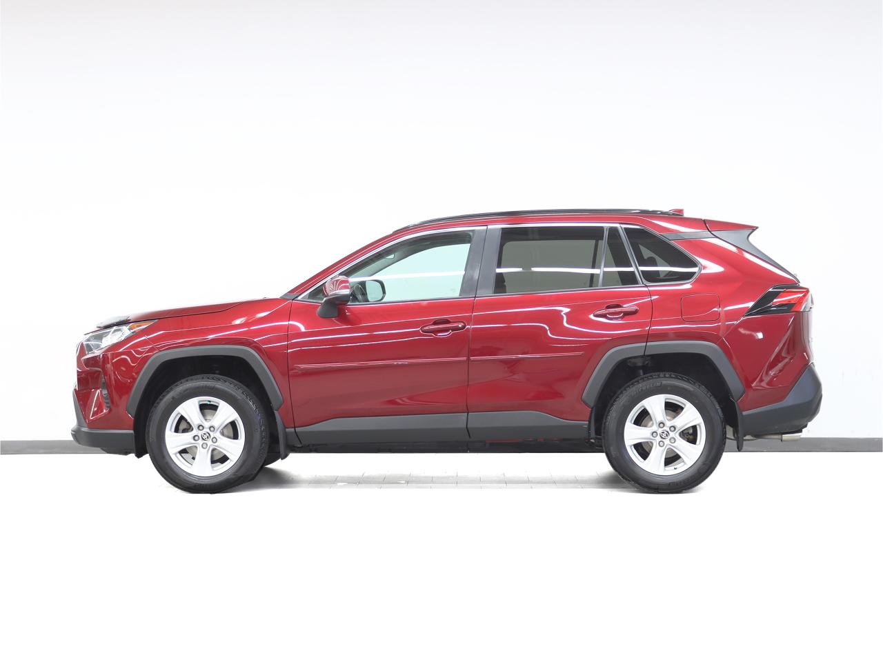 2021 Toyota RAV4 XLE | AWD | Sunroof | Heated Seats | BSM | CarPlay