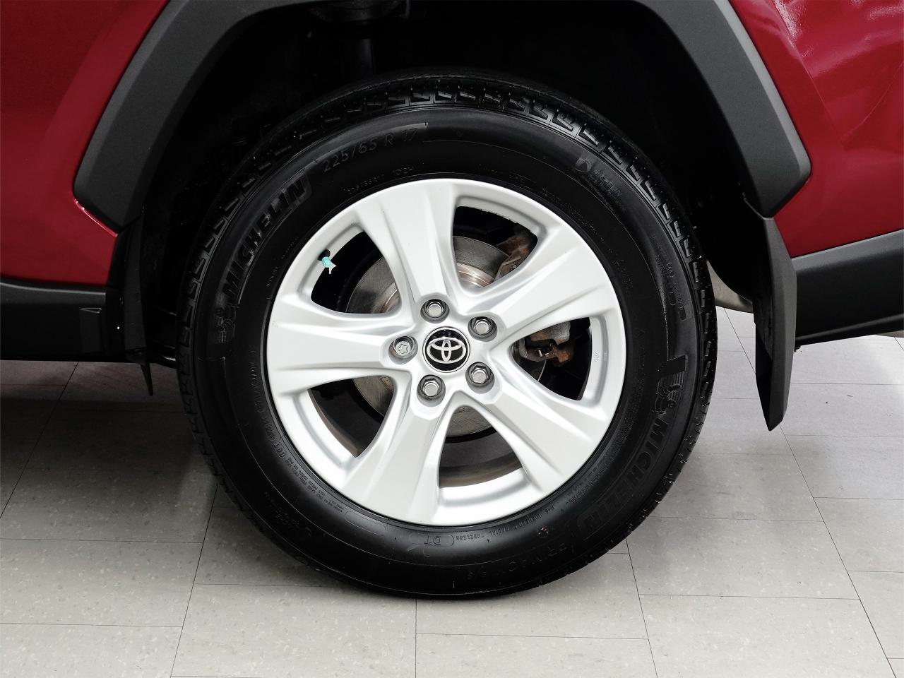 2021 Toyota RAV4 XLE | AWD | Sunroof | Heated Seats | BSM | CarPlay