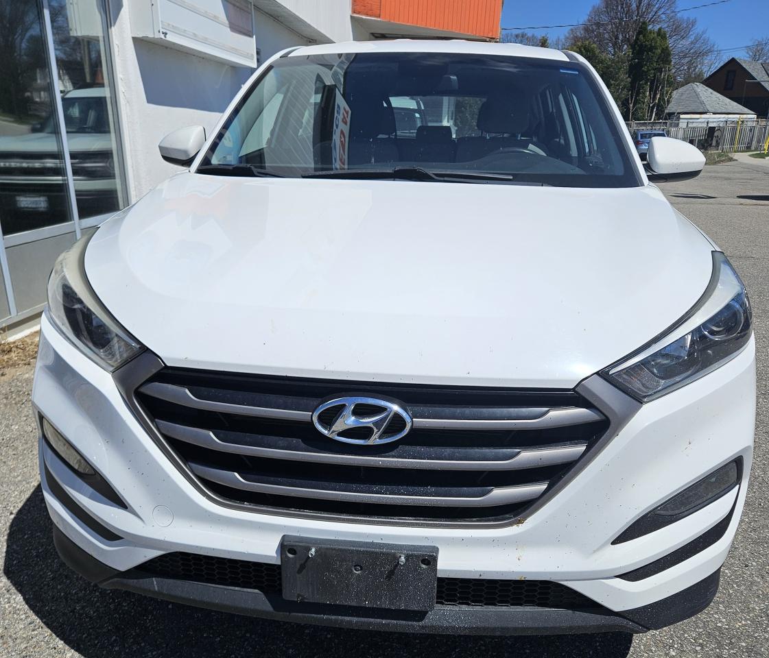 2016 Hyundai Tucson SE - Photo #2