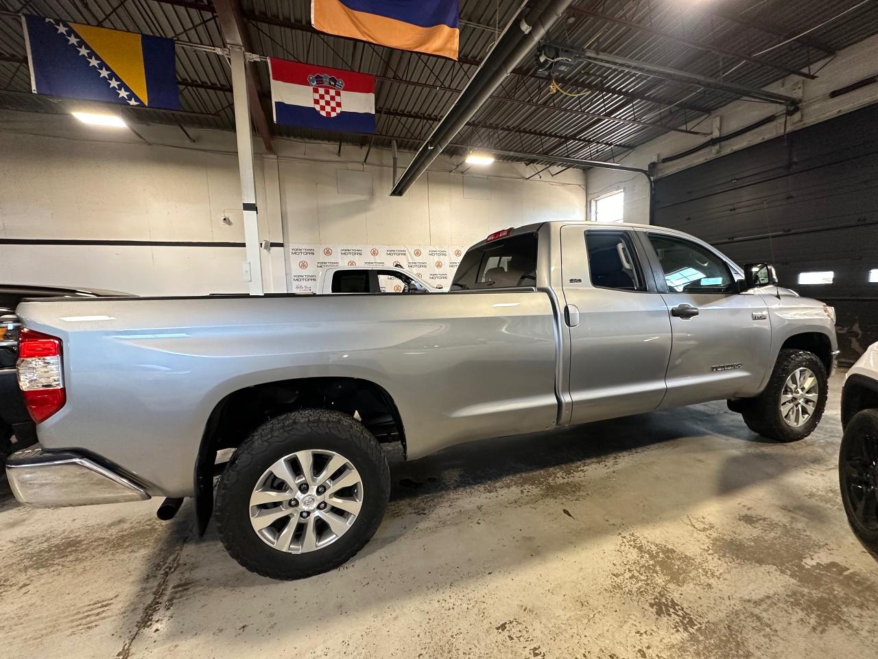 2019 Toyota Tundra 4X4 Double CAB Long SR5 Plus 5.7L | 8 FOOT BOX Photo3