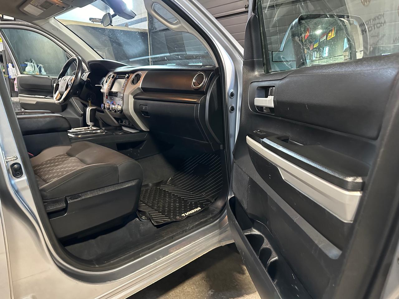 2019 Toyota Tundra 4X4 Double CAB Long SR5 Plus 5.7L - Photo #24