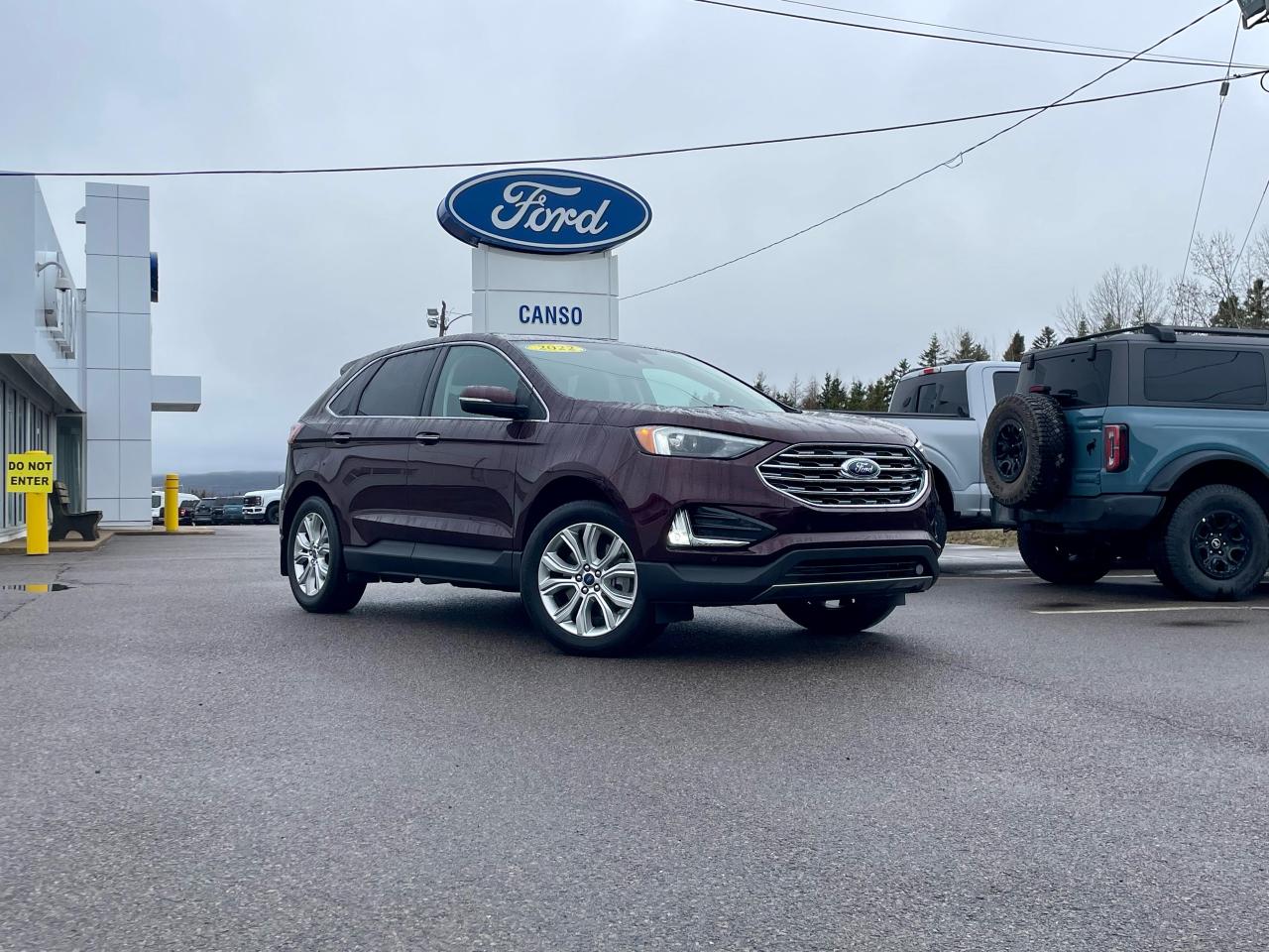 2022 Ford Edge TITANIUM AWD W/WINTER TIRES AND RIMS Photo0