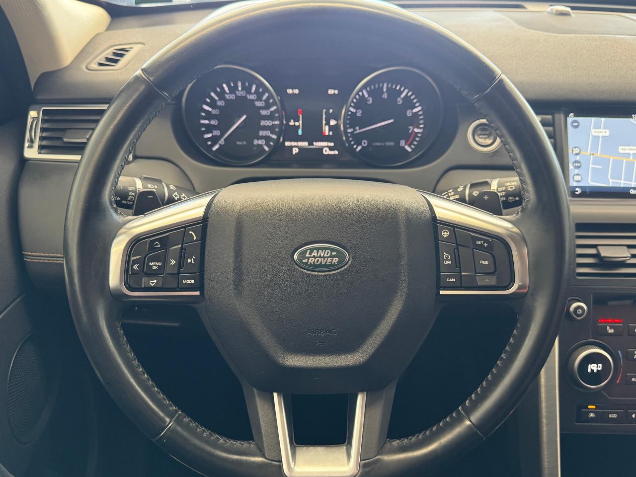 2016 Land Rover Discovery Sport Sport HSE Luxury+Camera+Roof+GPS+CLEAN CARFAX - Photo #11