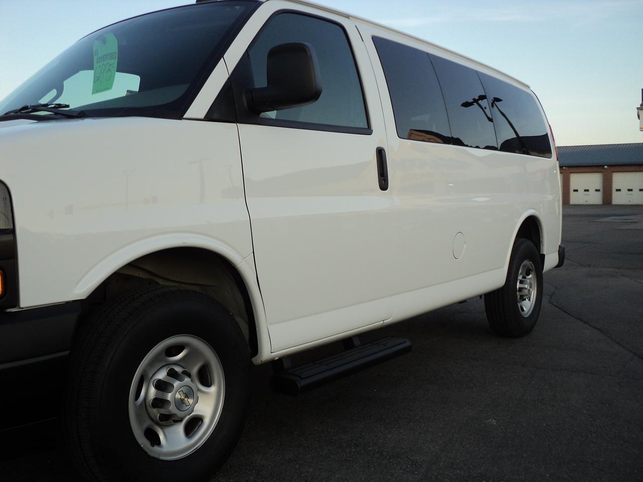 2023 Chevrolet Express LS 3500 RWD 6.6L8cylGas 12 Passenger BackUpCam - Photo #25