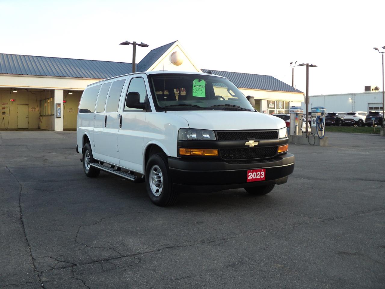 2023 Chevrolet Express LS 3500 RWD 6.6L8cylGas 12 Passenger BackUpCam - Photo #3