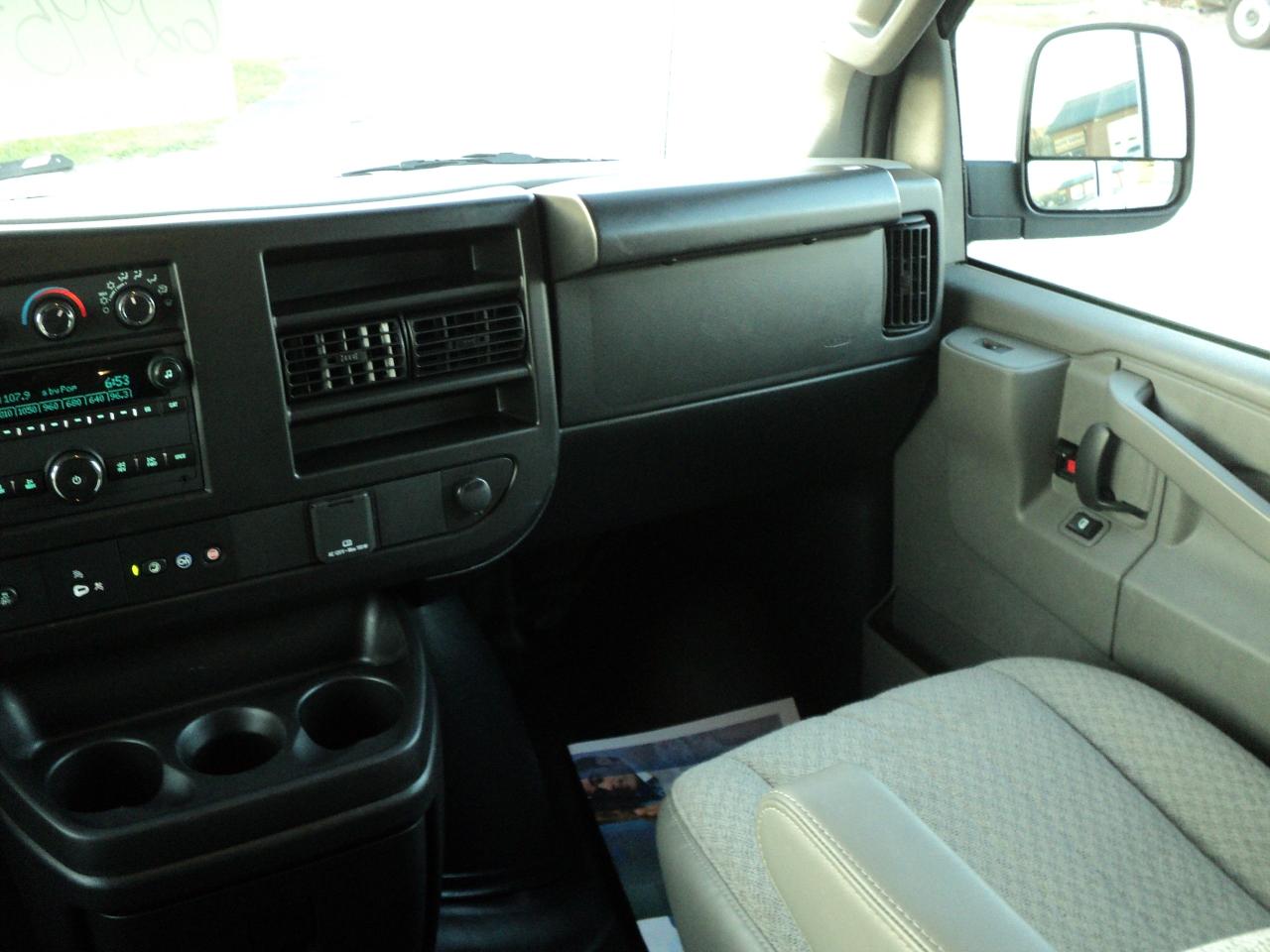 2023 Chevrolet Express LS 3500 RWD 6.6L8cylGas 12 Passenger BackUpCam - Photo #14