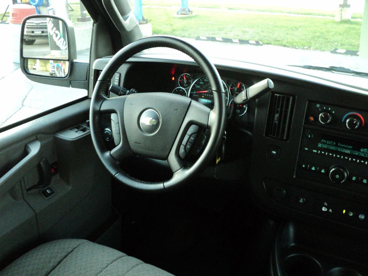 2023 Chevrolet Express LS 3500 RWD 6.6L8cylGas 12 Passenger BackUpCam - Photo #12