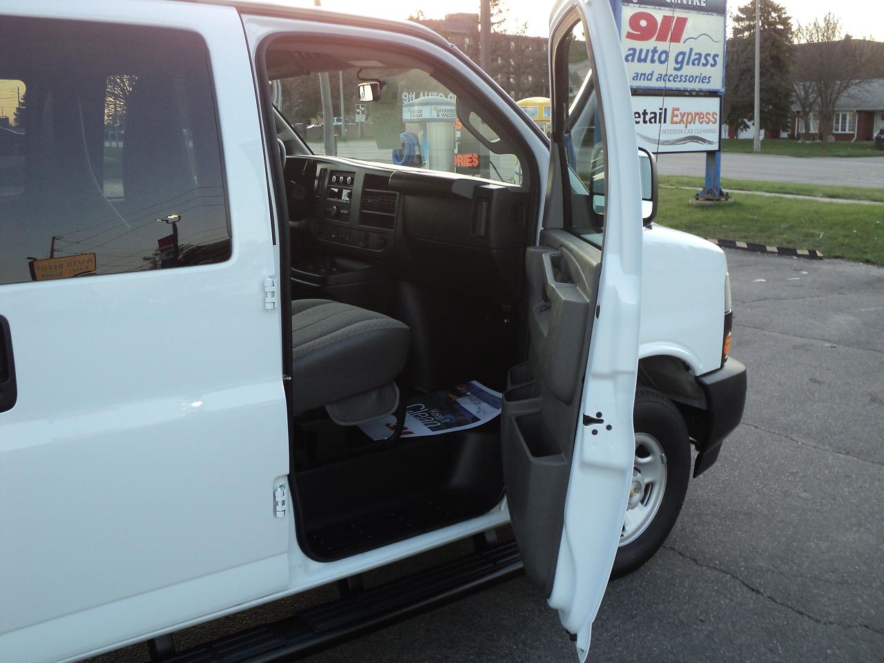 2023 Chevrolet Express LS 3500 RWD 6.6L8cylGas 12 Passenger BackUpCam - Photo #8