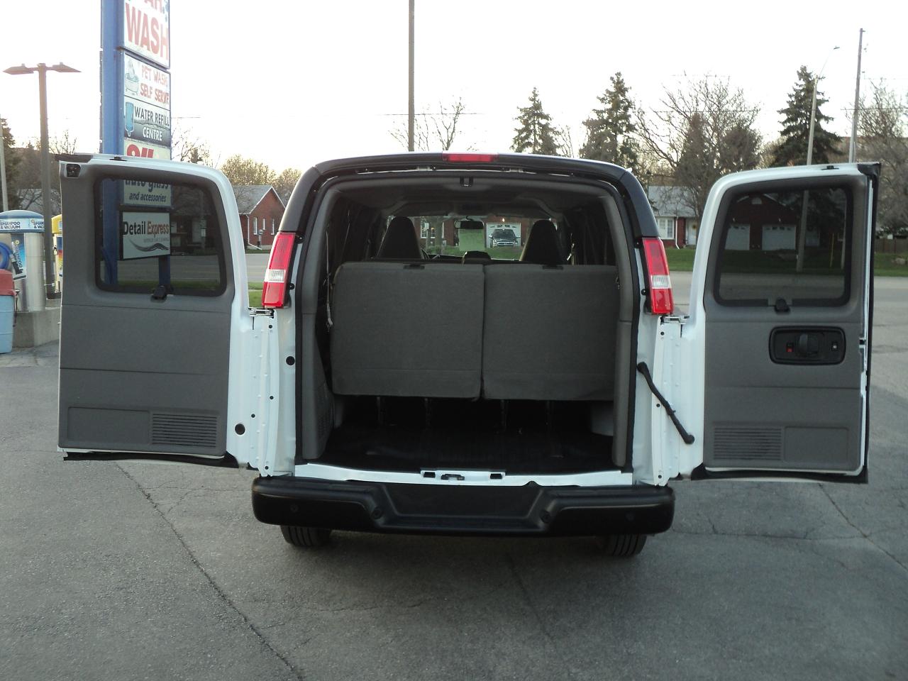 2023 Chevrolet Express LS 3500 RWD 6.6L8cylGas 12 Passenger BackUpCam - Photo #6