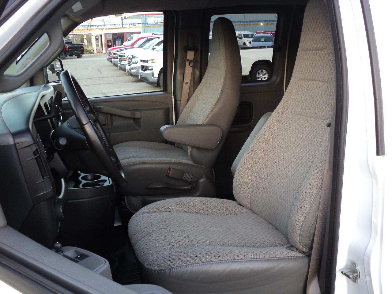 2023 Chevrolet Express LS 3500 RWD 6.6L8cylGas 12 Passenger BackUpCam - Photo #9