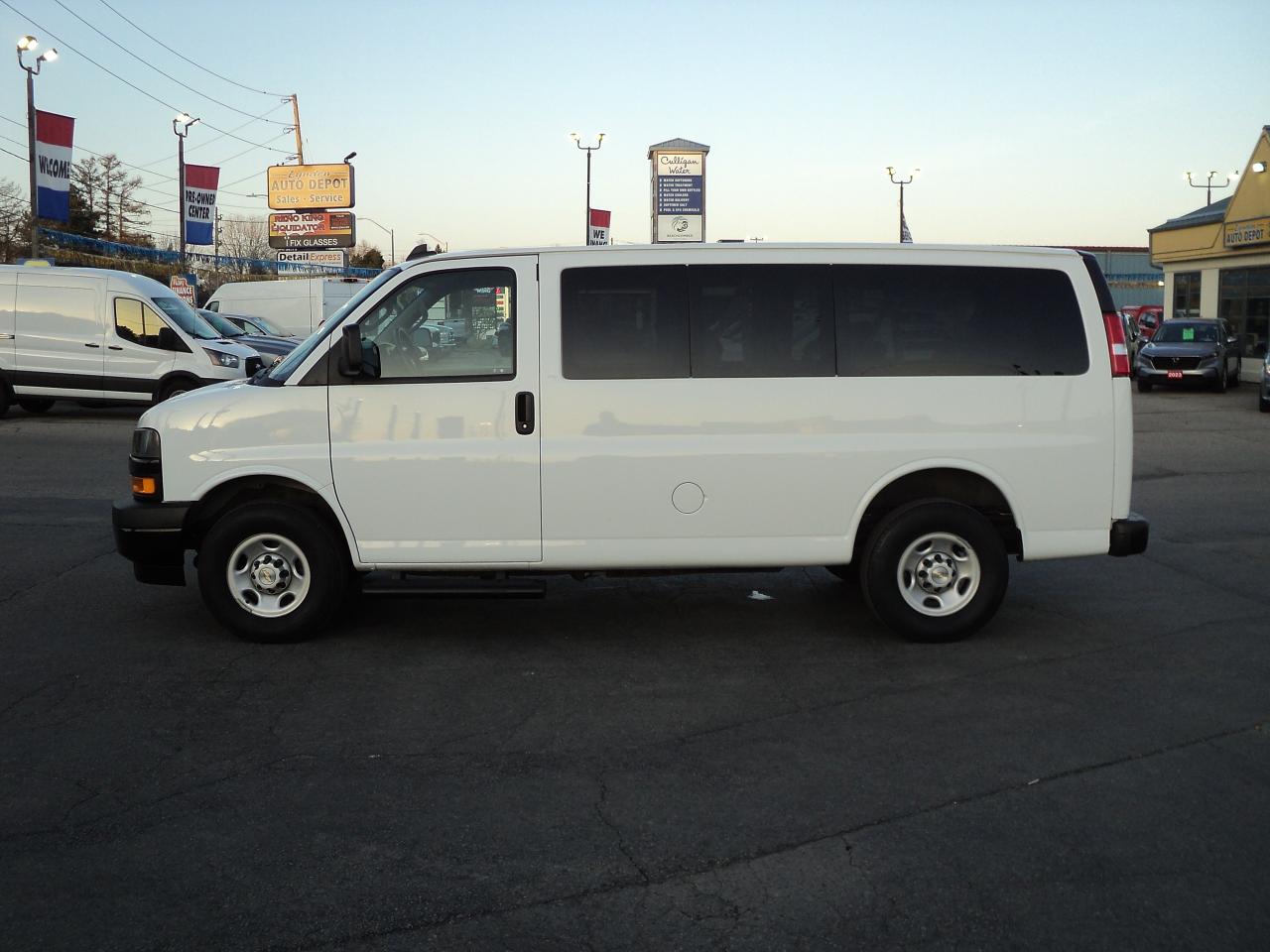 2023 Chevrolet Express LS 3500 RWD 6.6L8cylGas 12 Passenger BackUpCam - Photo #4