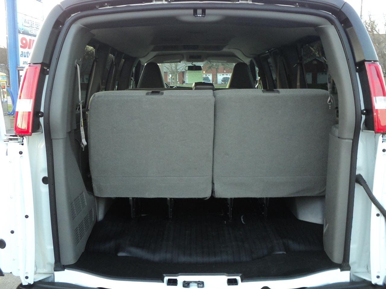 2023 Chevrolet Express LS 3500 RWD 6.6L8cylGas 12 Passenger BackUpCam - Photo #15