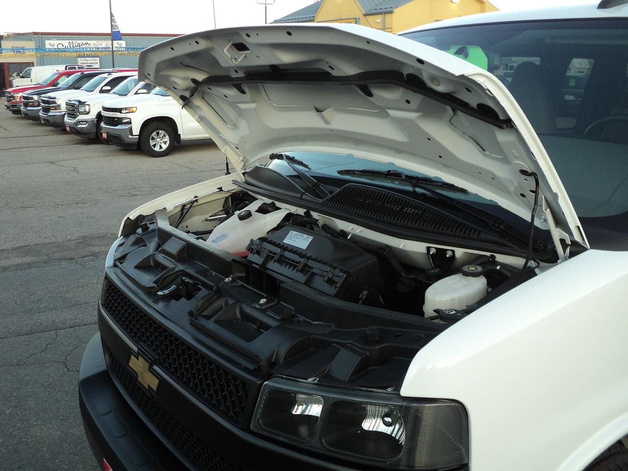 2023 Chevrolet Express LS 3500 RWD 6.6L8cylGas 12 Passenger BackUpCam - Photo #28