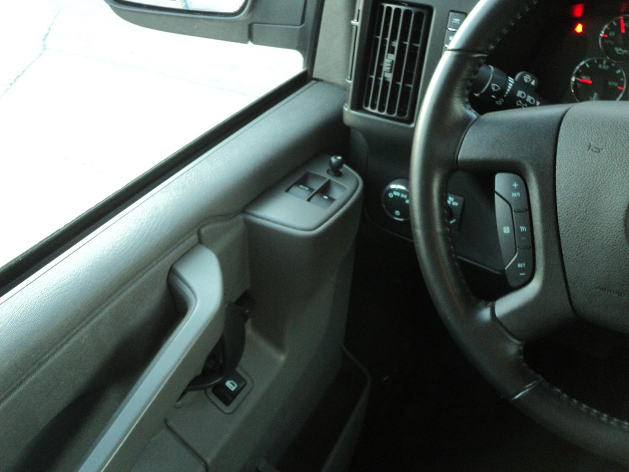 2023 Chevrolet Express LS 3500 RWD 6.6L8cylGas 12 Passenger BackUpCam - Photo #19
