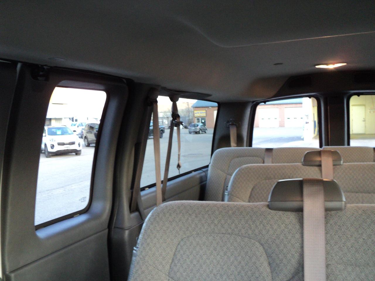 2023 Chevrolet Express LS 3500 RWD 6.6L8cylGas 12 Passenger BackUpCam - Photo #17