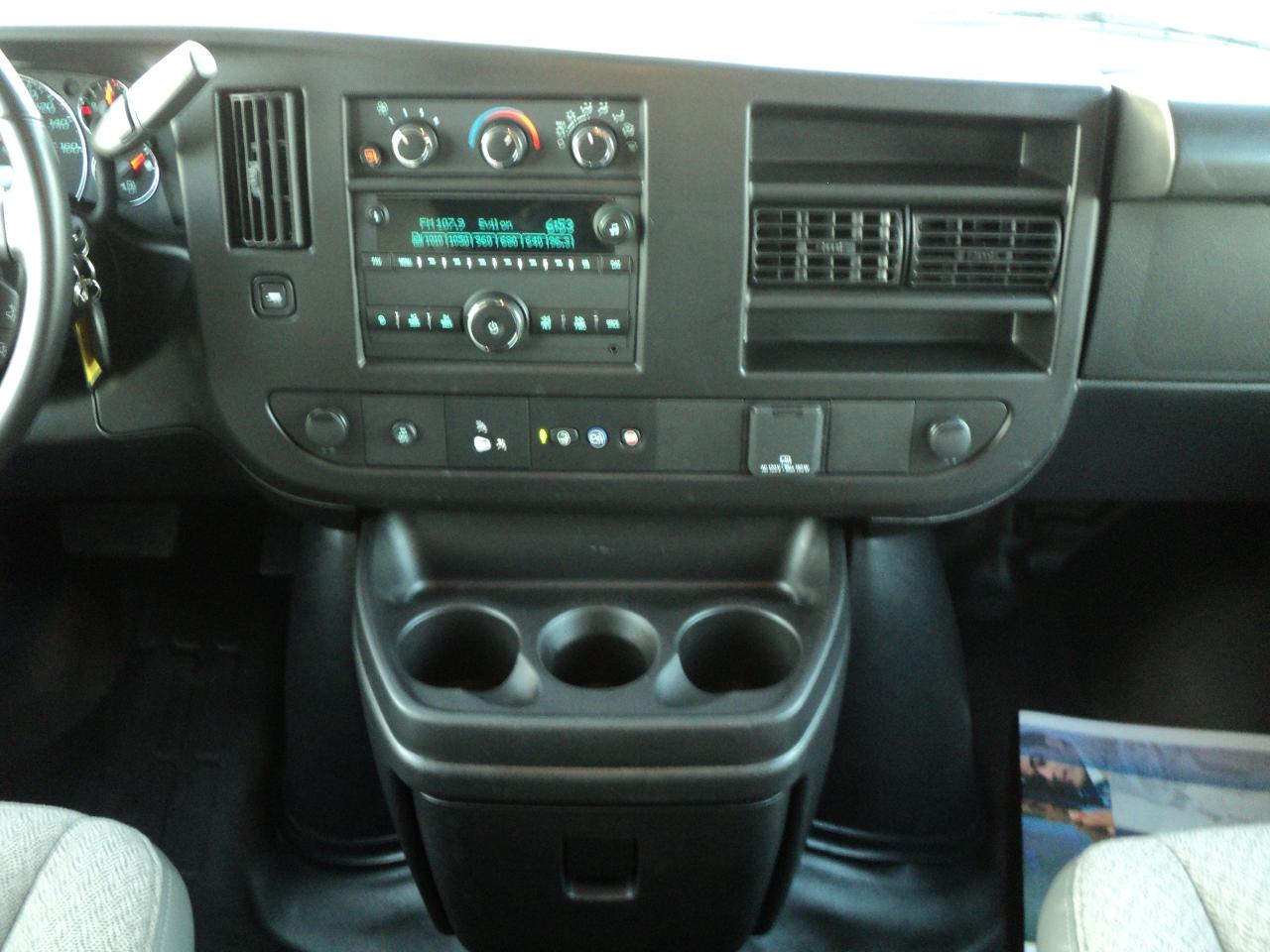 2023 Chevrolet Express LS 3500 RWD 6.6L8cylGas 12 Passenger BackUpCam - Photo #13