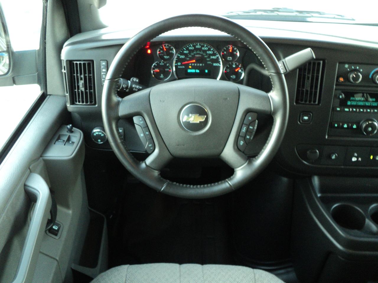 2023 Chevrolet Express LS 3500 RWD 6.6L8cylGas 12 Passenger BackUpCam - Photo #11