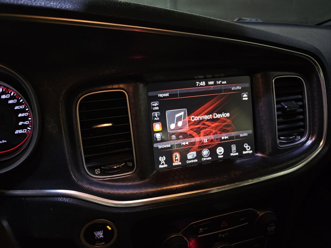2015 Dodge Charger 4dr Sdn SXT RWD - Photo #10