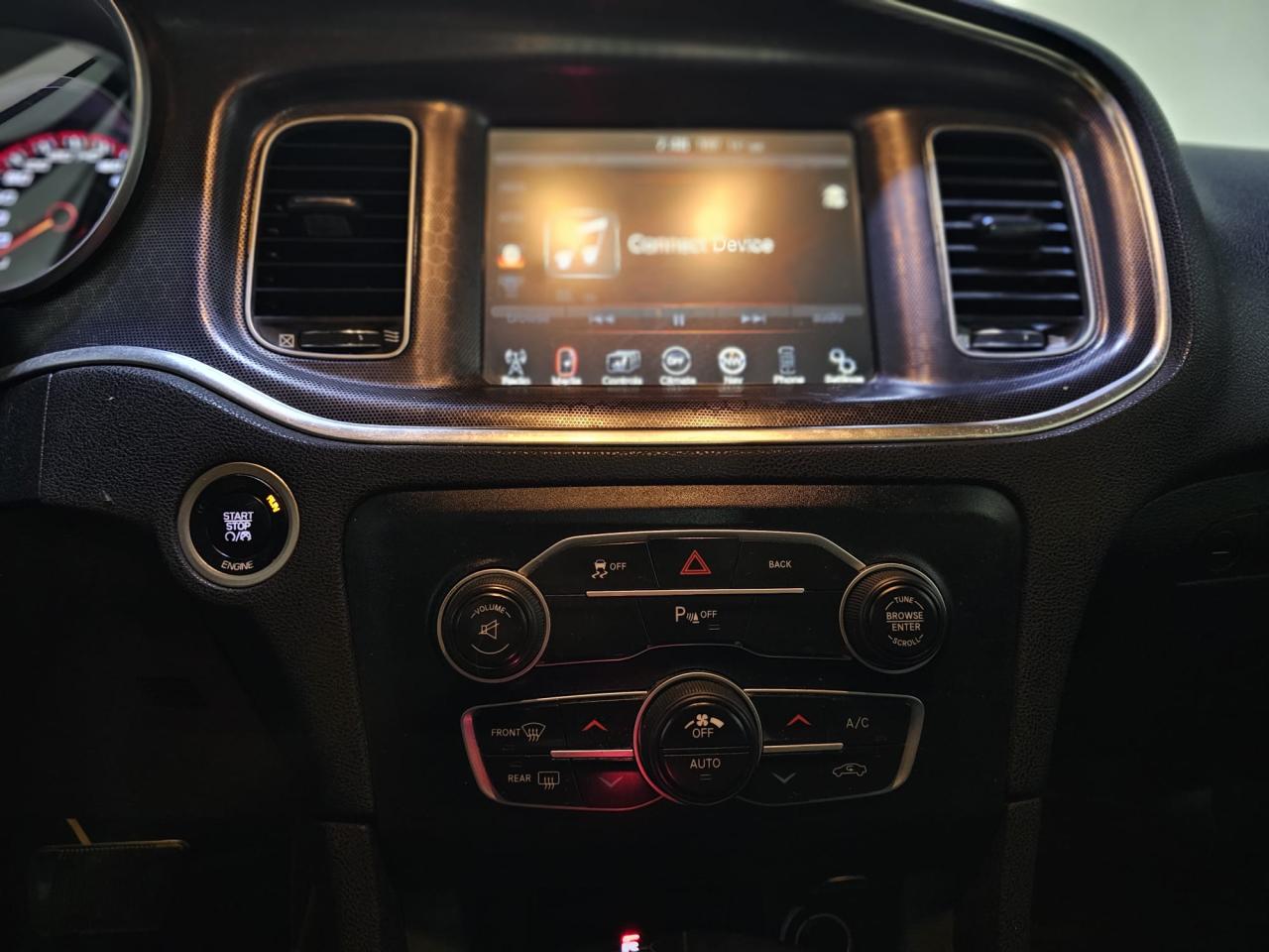 2015 Dodge Charger 4dr Sdn SXT RWD - Photo #11