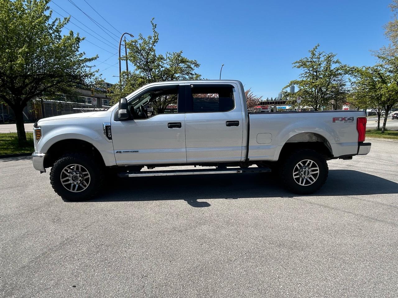 2019 Ford F-250 XLT - Photo #2