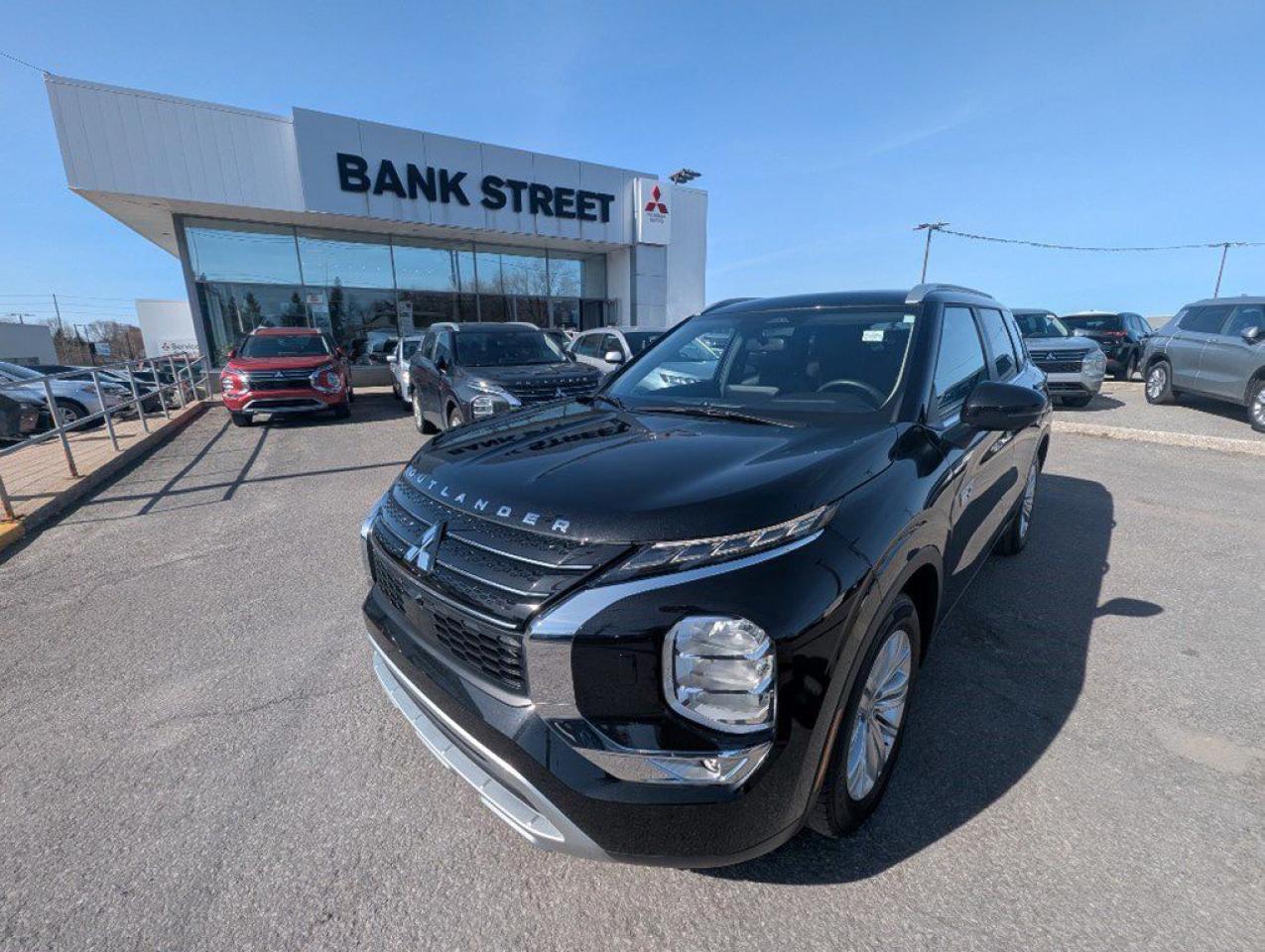 Used 2024 Mitsubishi Outlander Plug-In Hybrid LE S-AWC for sale in Gloucester, ON