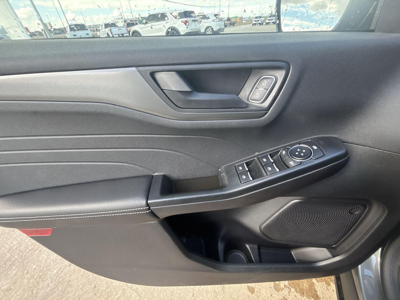 2025 Ford Escape Active AWD Photo5