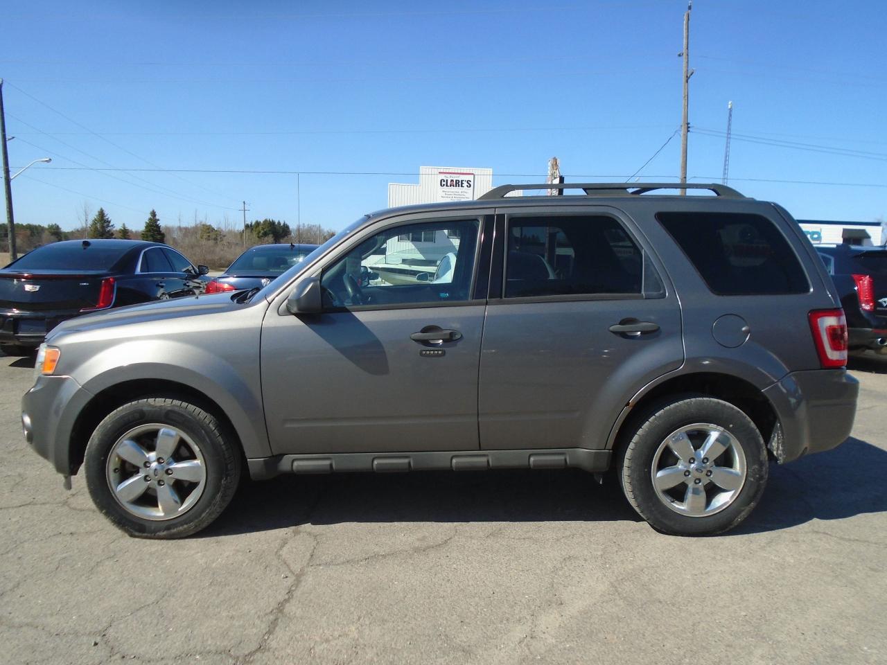 2009 Ford Escape FWD 4DR V6 AUTO XLT - Photo #4
