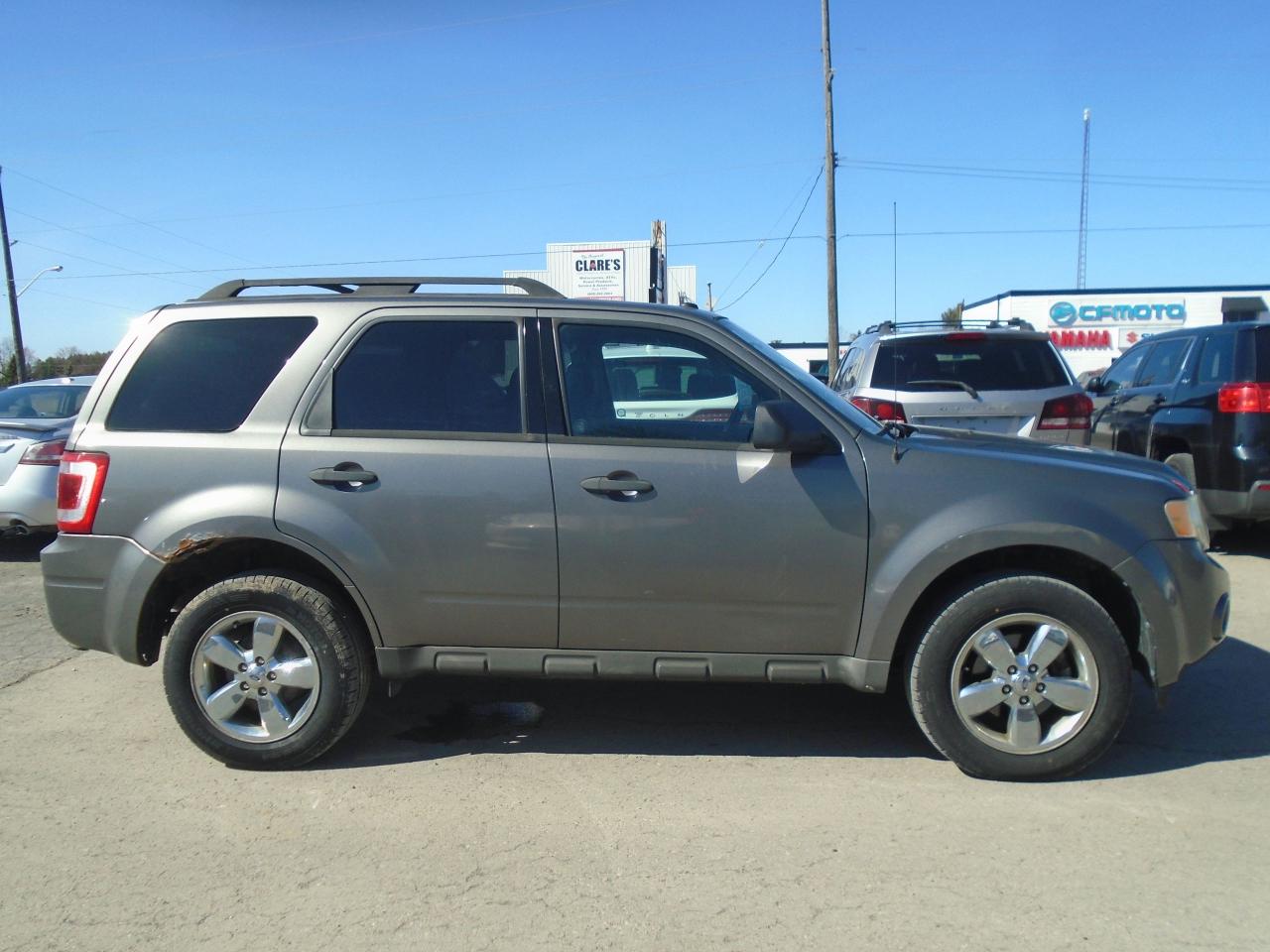 2009 Ford Escape FWD 4DR V6 AUTO XLT - Photo #5