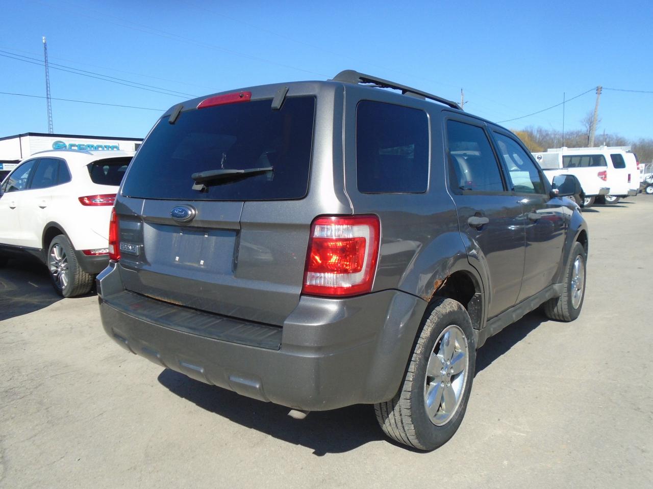 2009 Ford Escape FWD 4DR V6 AUTO XLT - Photo #6