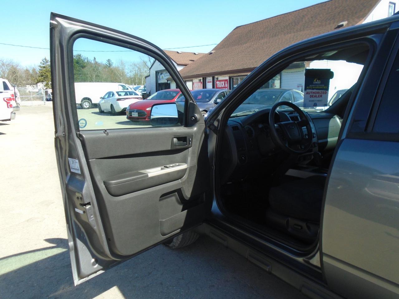 2009 Ford Escape FWD 4DR V6 AUTO XLT - Photo #10