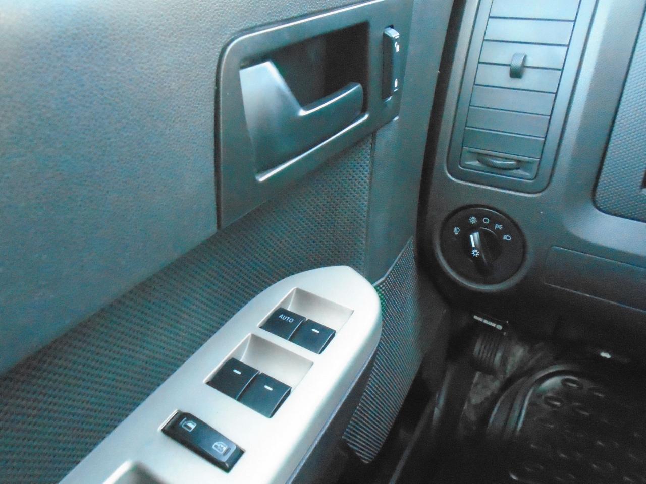 2009 Ford Escape FWD 4DR V6 AUTO XLT - Photo #11