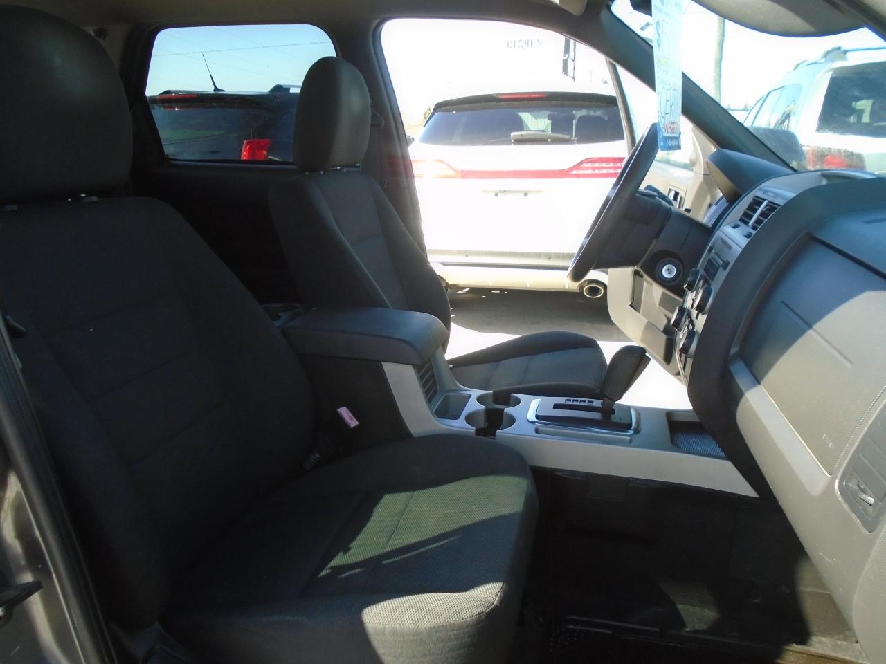 2009 Ford Escape FWD 4DR V6 AUTO XLT - Photo #21