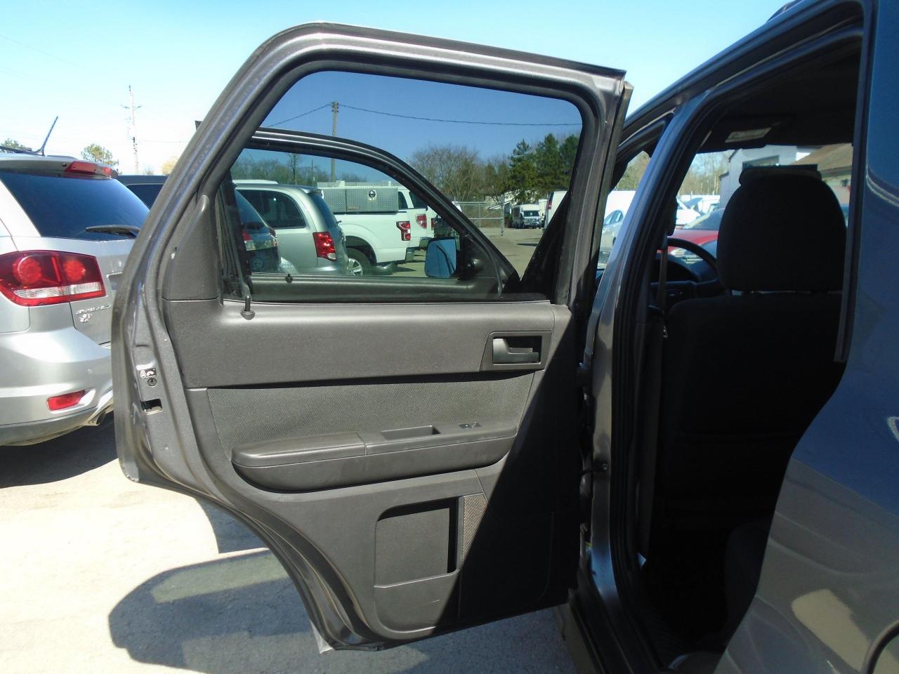 2009 Ford Escape FWD 4DR V6 AUTO XLT - Photo #22