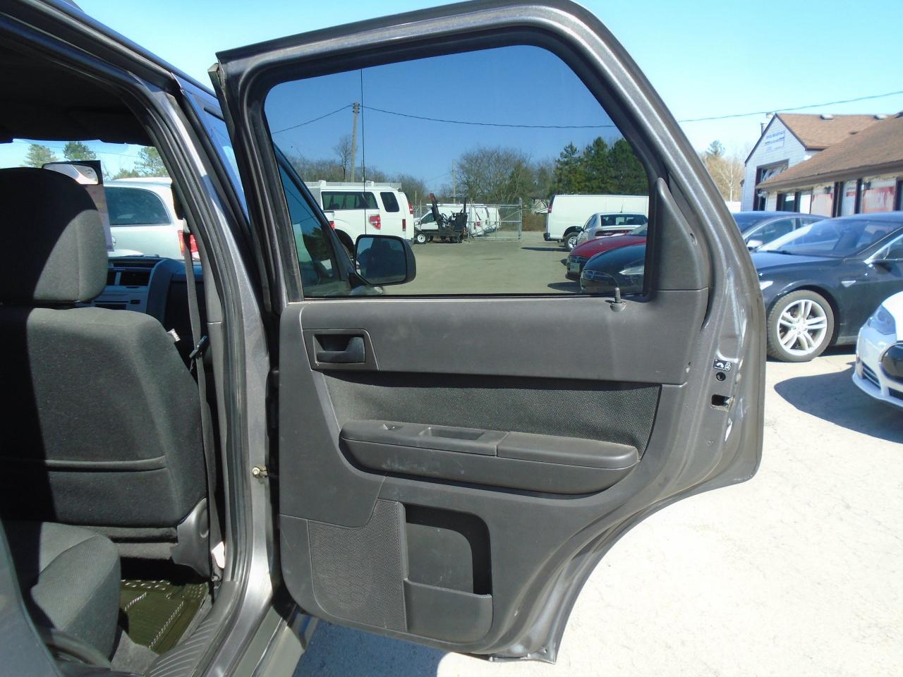 2009 Ford Escape FWD 4DR V6 AUTO XLT - Photo #24