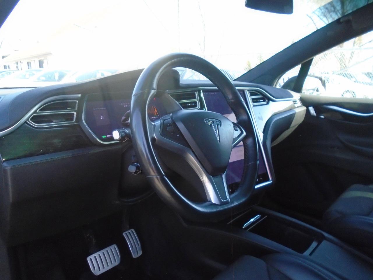 2017 Tesla Model X 90D AWD 473KM full charge - Photo #24