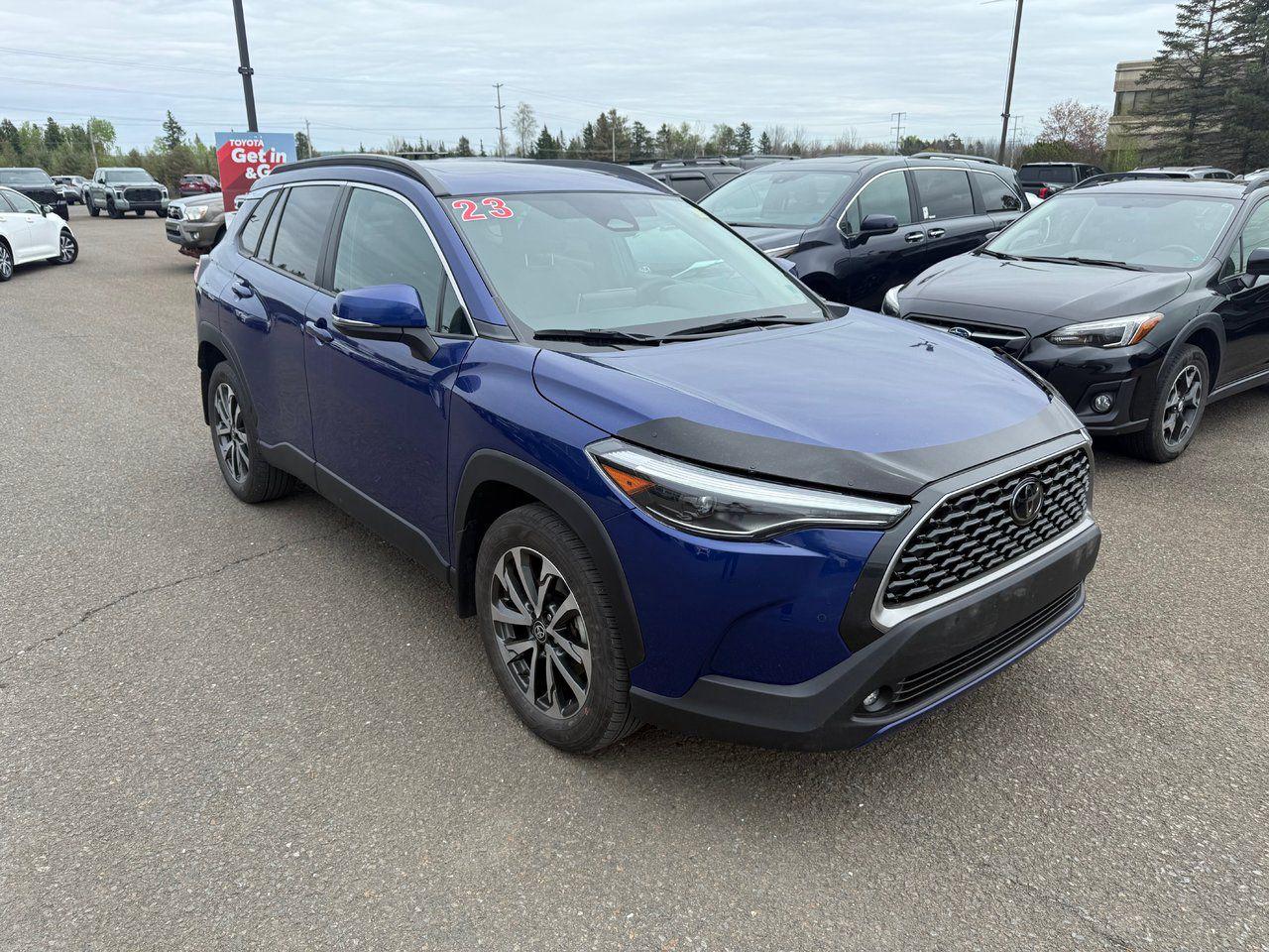 2023 Toyota Corolla Cross XLE Photo2