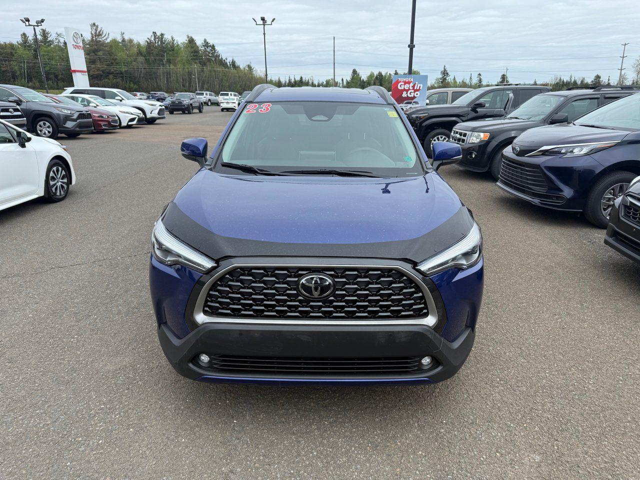 2023 Toyota Corolla Cross XLE Photo1