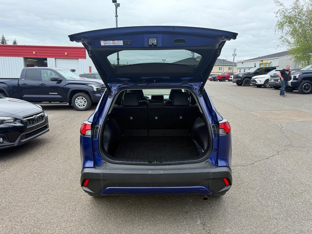 2023 Toyota Corolla Cross XLE Photo