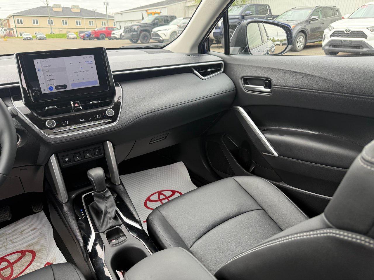 2023 Toyota Corolla Cross XLE Photo