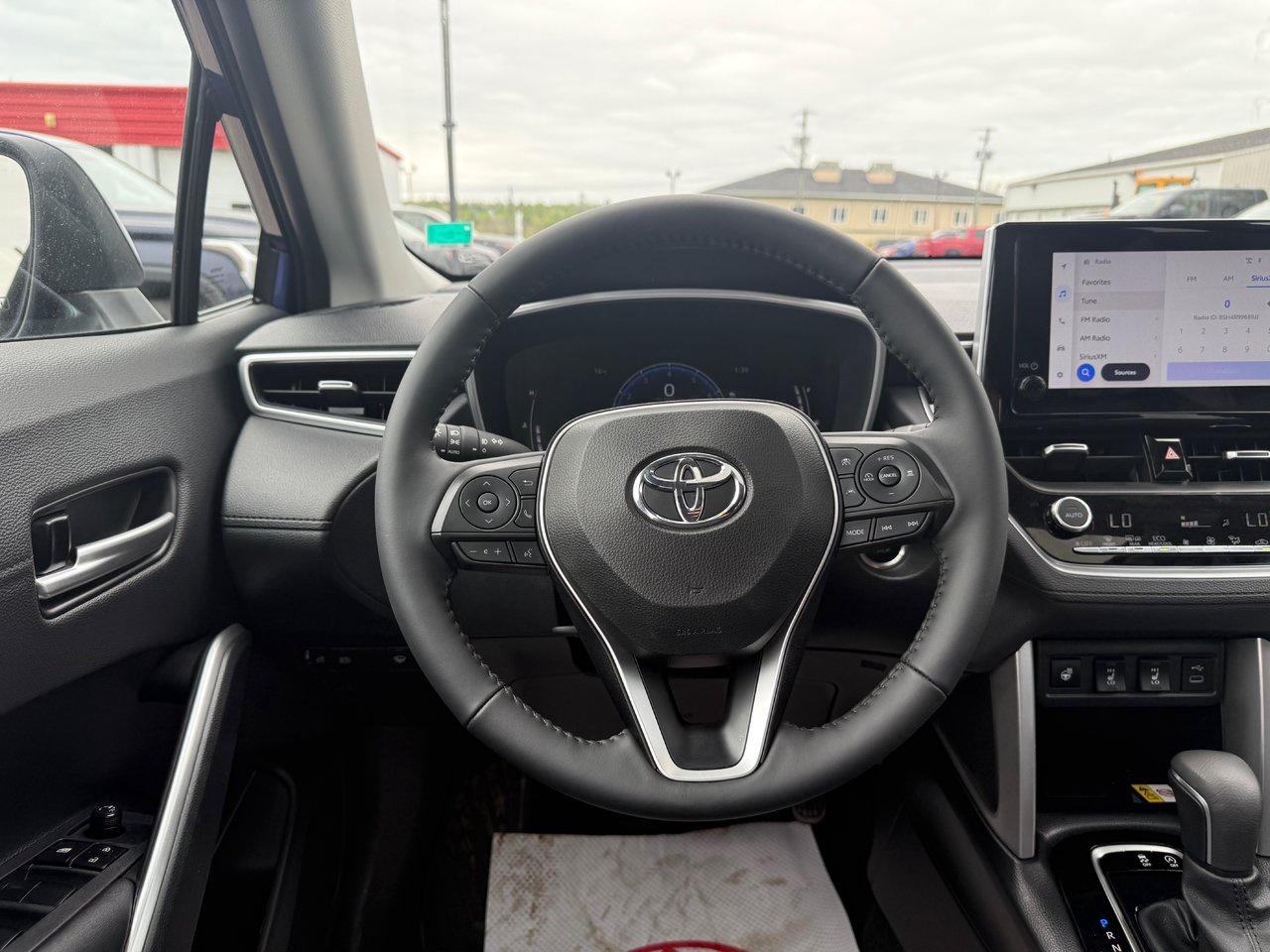2023 Toyota Corolla Cross XLE Photo