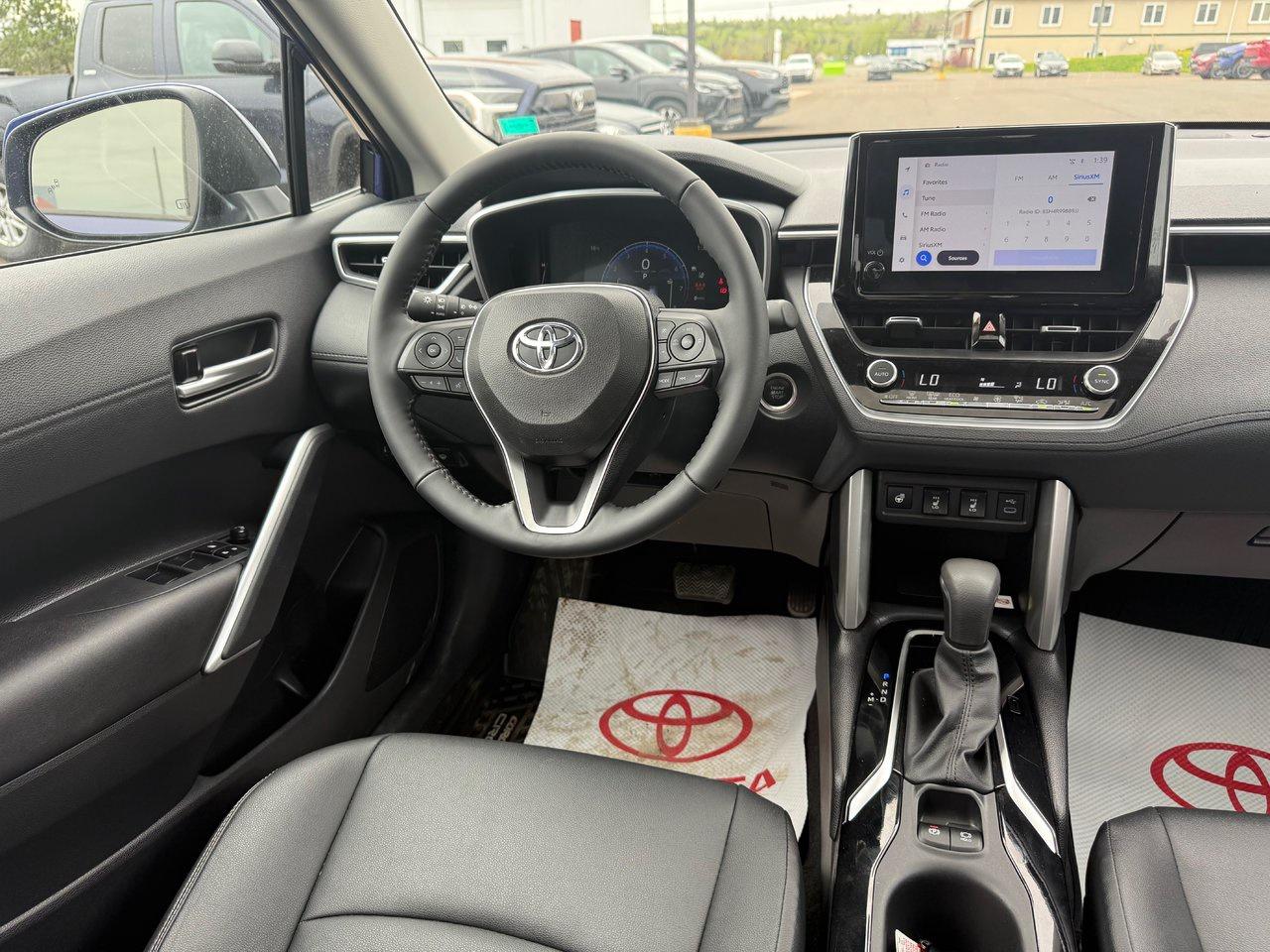 2023 Toyota Corolla Cross XLE Photo