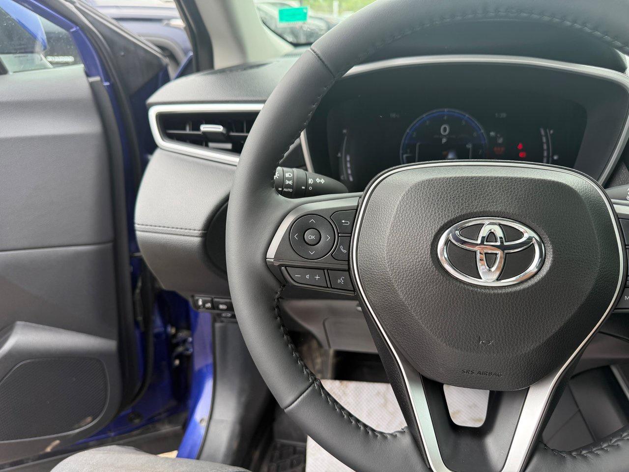 2023 Toyota Corolla Cross XLE Photo