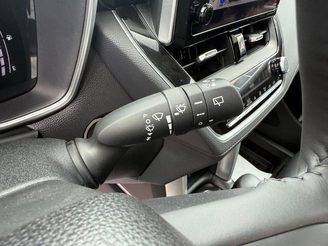 2023 Toyota Corolla Cross XLE Photo