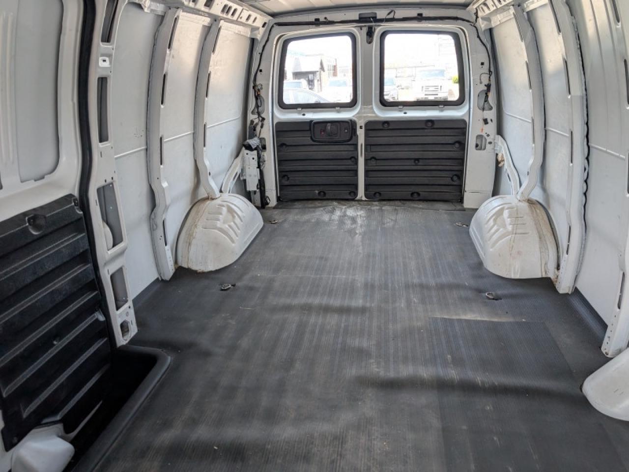 2022 GMC Savana Cargo Van WT  **EXTENDED CARGO VAN** Photo
